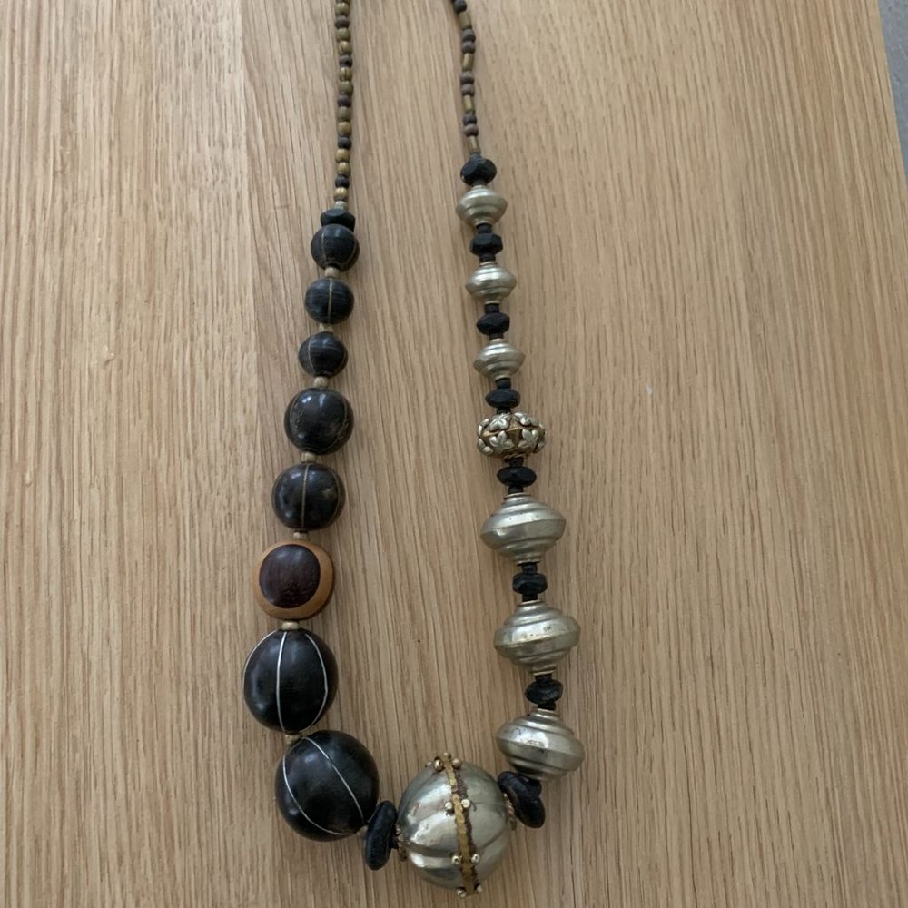 Elegant Beaded Necklace with Metallic Accents